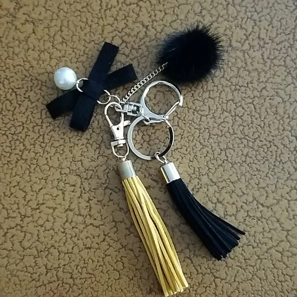 Boho Double Interacting Tassel and Pearl Keychain - Picture 5 of 9
